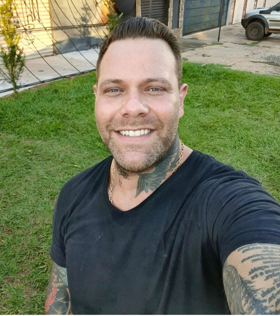 Dilsinho atualmente é tatuador em Campo Grande.  — Foto: Redes sociais/ Reprodução 