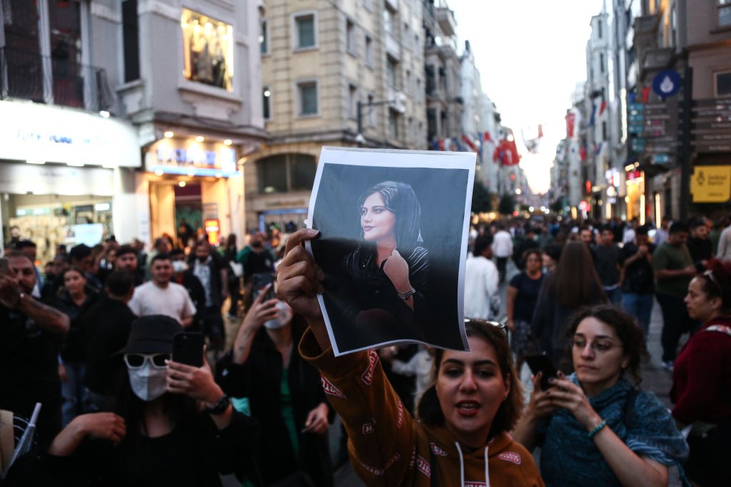 Morte de Mahsa Amini desencadeou protestos no Irã (Foto: Getty Images)