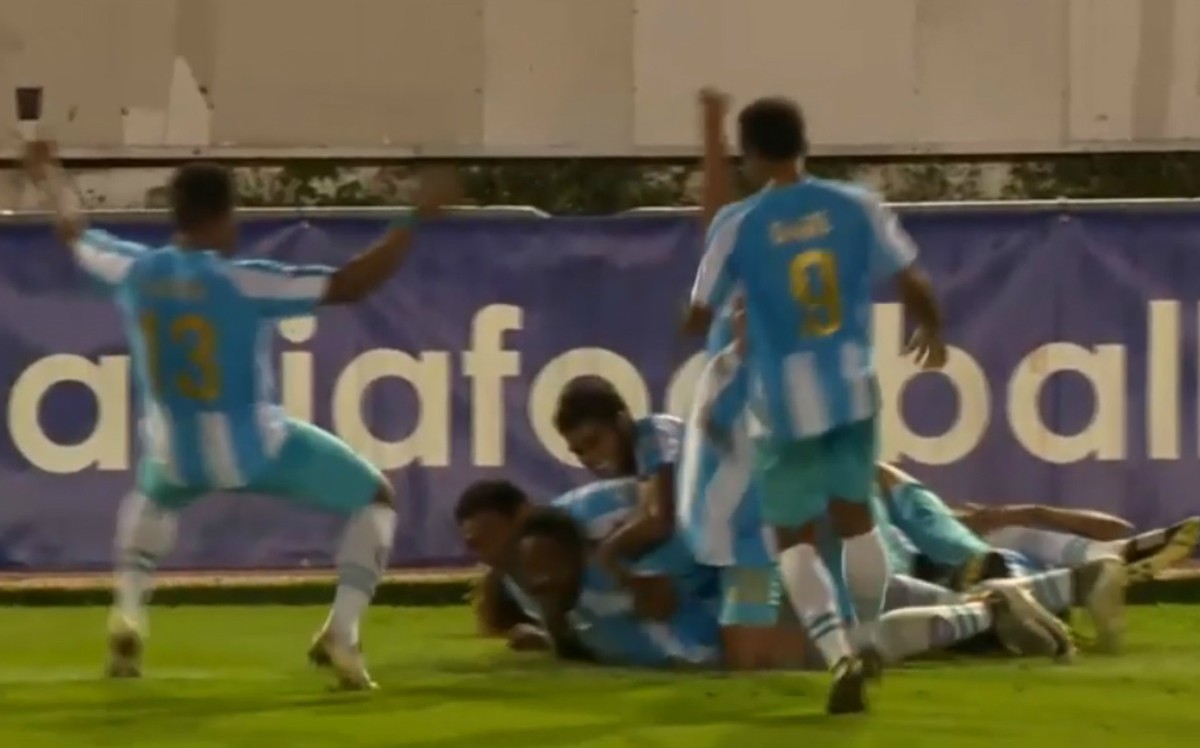 Com um gol de antes do meio de campo, Hienghène vence e ...