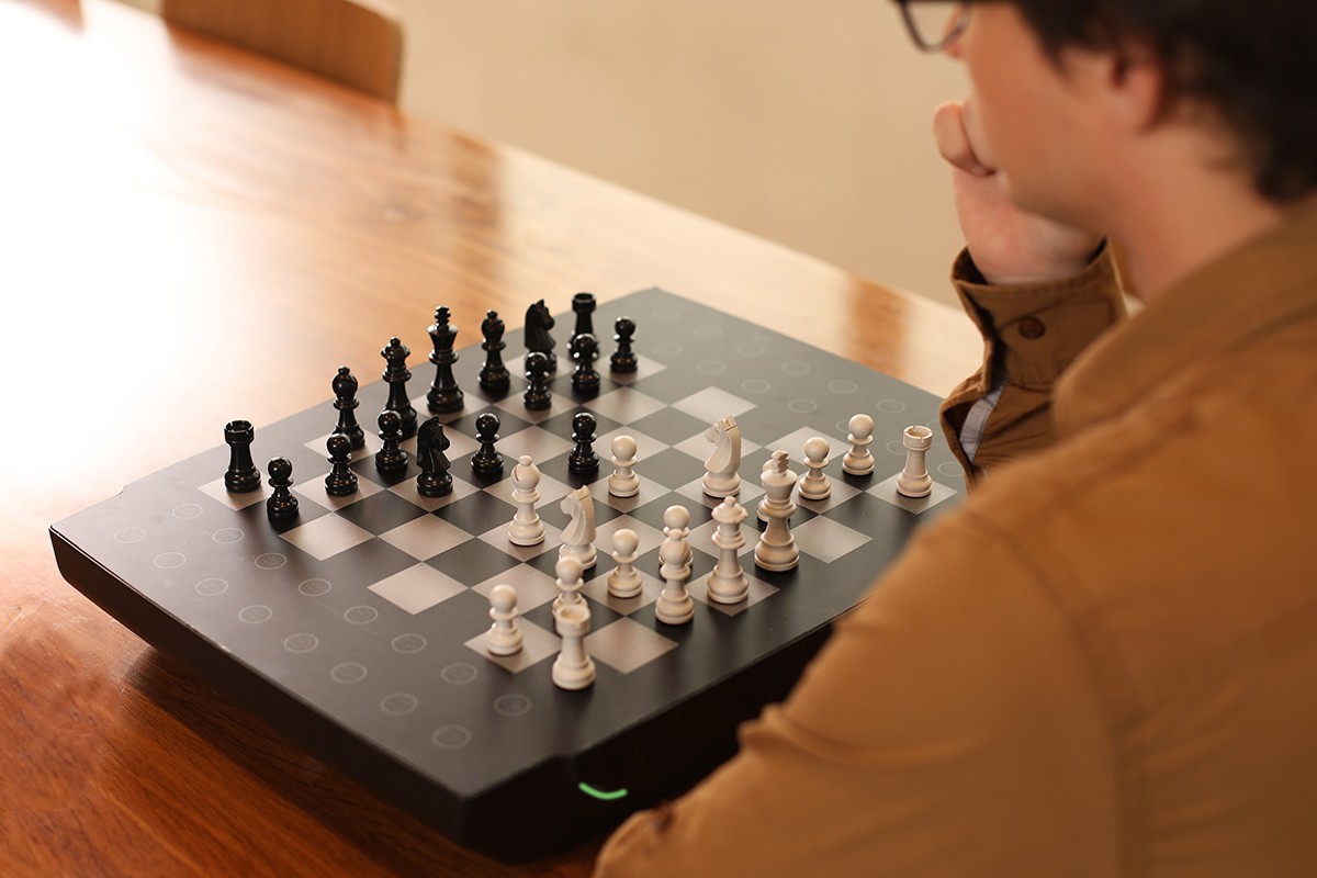 Primeiro xadrez enrolável com inteligência artificial é lançado na CES -  Casa e Jardim
