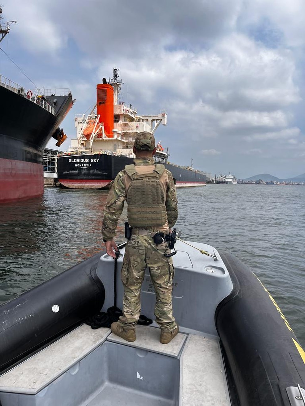 Mais de 190 kg de cocaína encontrados durante Operação Ágata estavam escondidos na caixa de mar de um navio no Porto de Santos — Foto: Divulgação/Polícia Federal