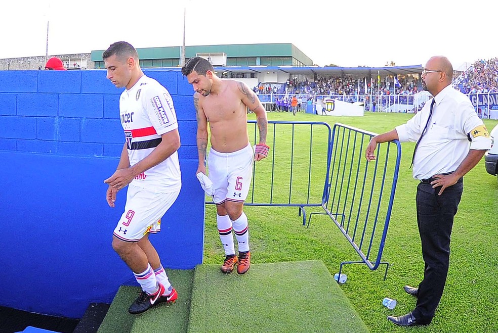 São Paulo deixou o Anacleto Campanella abatido após derrota para o São Caetano (Foto: Marcos Ribolli)