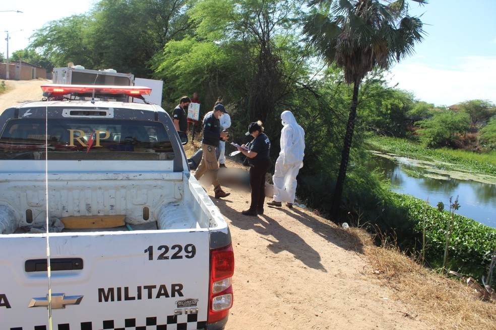 Corpo de homem de 25 anos foi encontrado no Rio Mossoró, no Oeste potiguar — Foto: Marcelino Neto/O Câmera