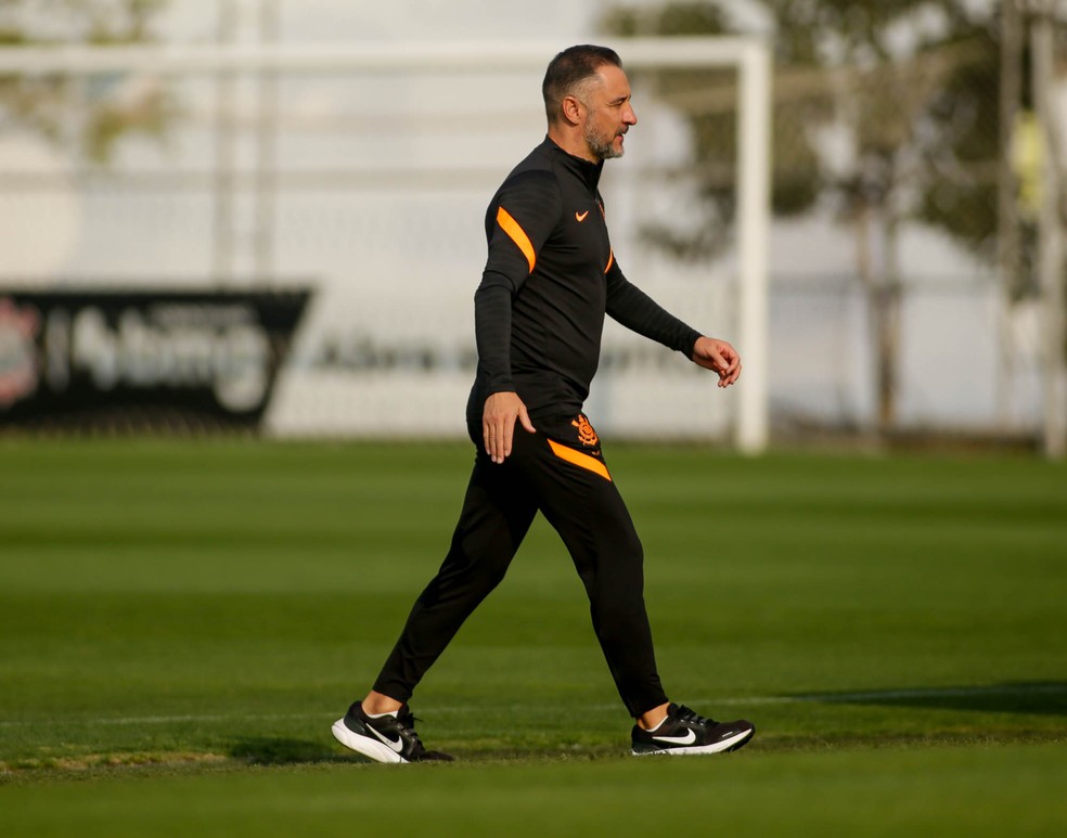 Vítor Pereira no último treino do Corinthians antes do clássico com o São Paulo — Foto: Rodrigo Coca/Ag. Corinthians
