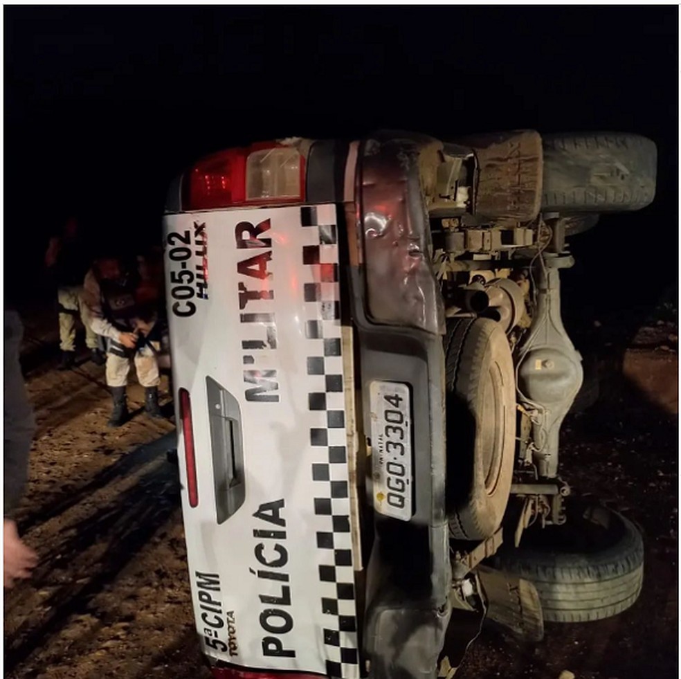 Viatura tombou durante perseguição a suspeitos no Seridó potiguar — Foto: PM/Divulgação