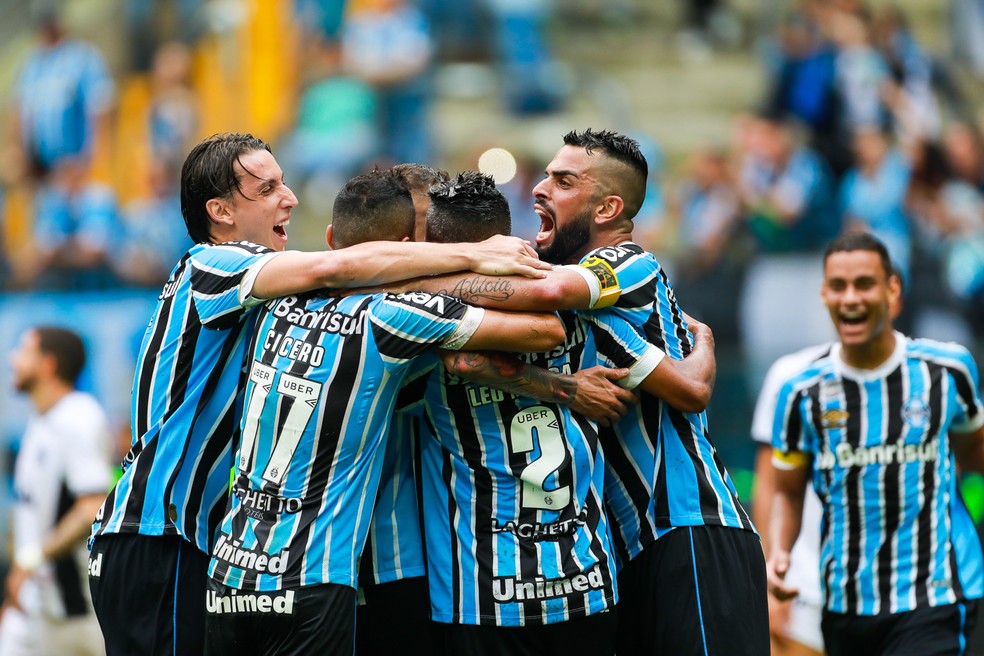 Gremistas comemoram gol na vitÃ³ria sobre o CearÃ¡ â Foto: Diego Vara/BP Filmes