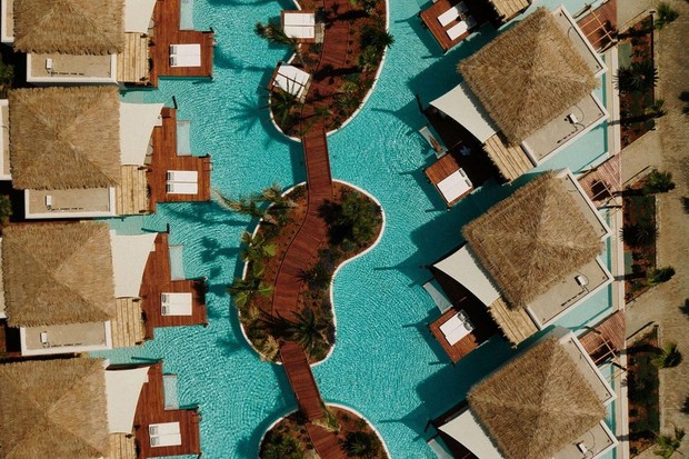 Hotel na Grécia retrata cenário semelhante ao das Maldivas (Foto: divulgação)