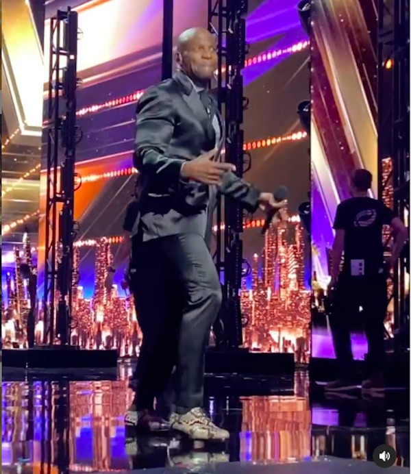 Terry Crews dançando no palco do Americas Got Talent (Foto: Instagram)