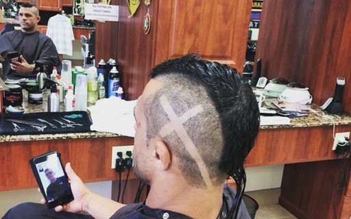 Vitor Belfort Desenha Uma Cruz Na Cabeca Simbolo Da Fe Revista Glamour Celebridades Saiba mais >> corte de cabelo para homens com rosto quadrado: vitor belfort desenha uma cruz na
