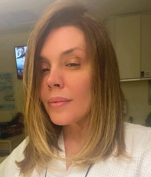 Simony posta de cabelos curtos e sem maquiagem (Foto: Reprodução/Instagram)