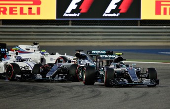 Hamilton lamenta prejuízo com toque. Bottas diz que não tentou ultrapassar