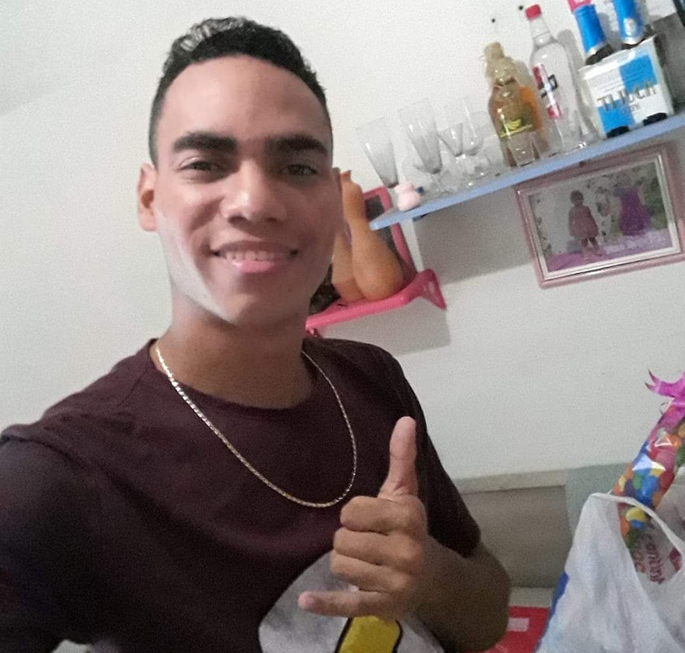 Matheus Álvares Baldez, de 21 anos, desapareceu após entrar no mar na Praia do Amor, em São Luís — Foto: Arquivo pessoal