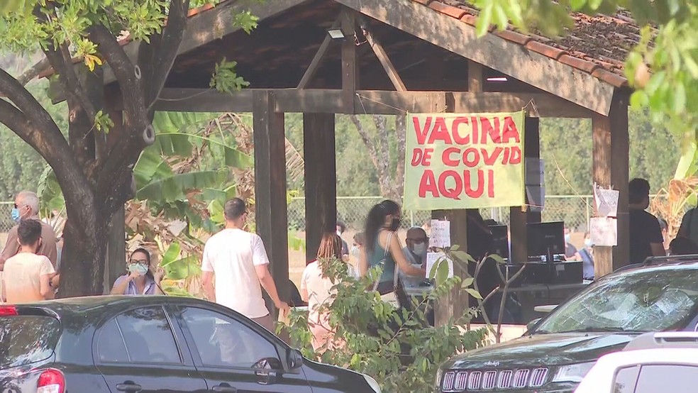 Vacinação contra Covid-19 no DF — Foto: TV Globo /Reprodução