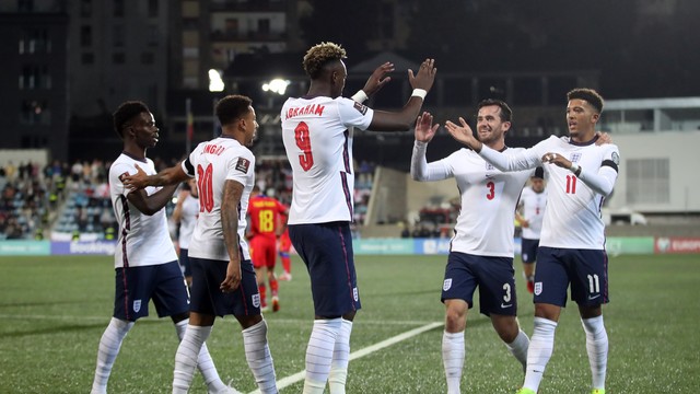 Jogadores da Inglaterra comemoram vitória sobre Andorra, pelas eliminatórias europeias