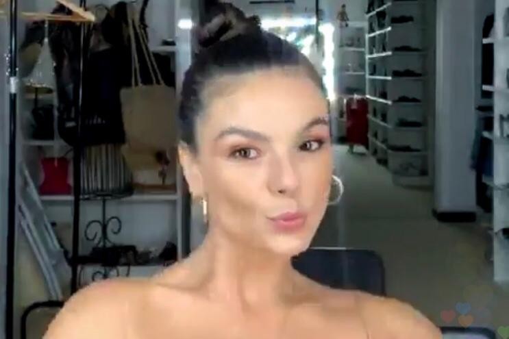 Isis Valverde Ensina Maquiagem Em Live No Instagram Revista Glamour Celebridades