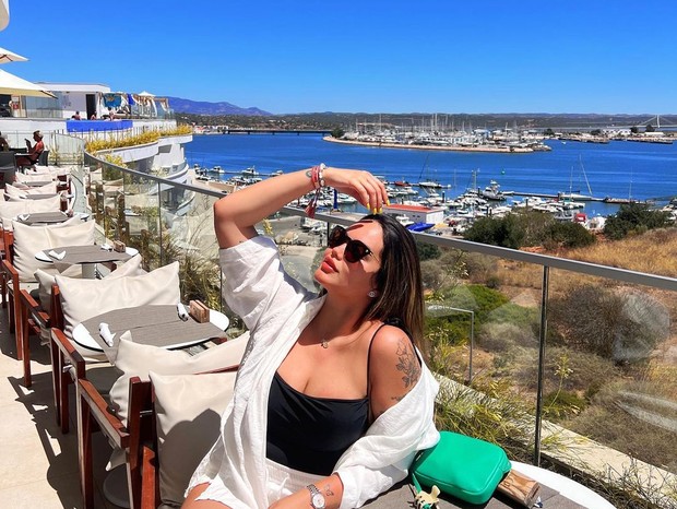 Suzanna Freitas ganha elogios em cliques tomando sol em Portugal (Foto: Reprodução/Instagram)
