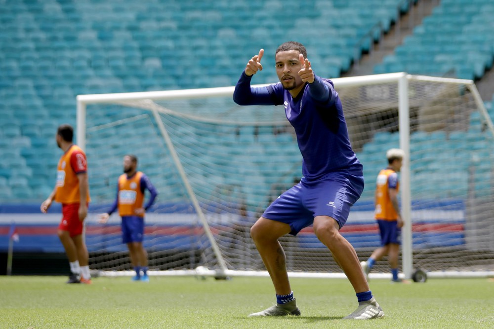 Em busca de reforços, Grêmio faz sondagem por volante do Bahia