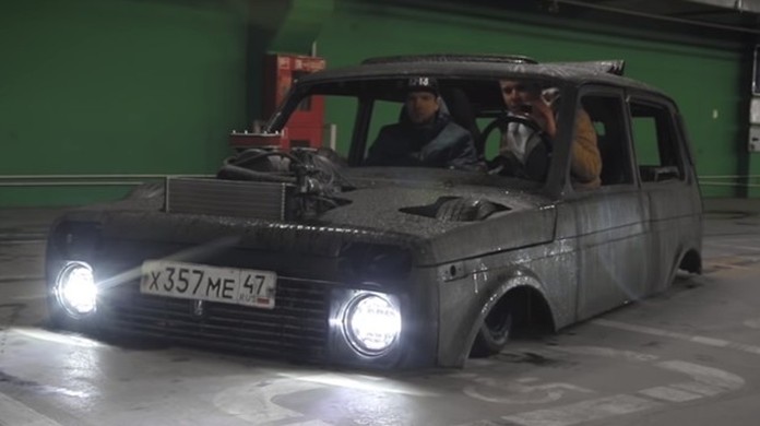 Chora Boy Russo Cria Lada Niva Tao Rebaixado Que Roda A Quase Um Centimetro Do Chao Carros Autoesporte