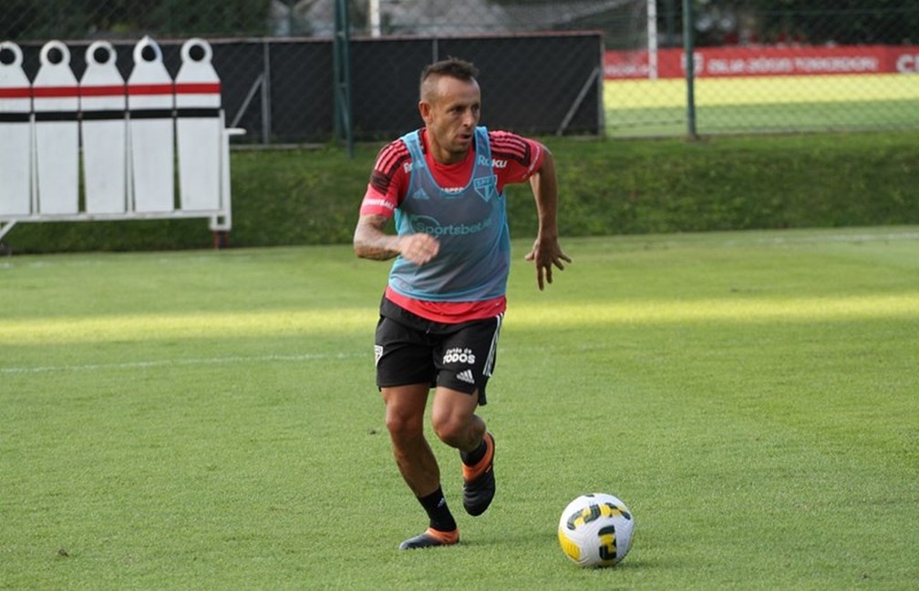 Jogadores que não atuaram na Copa do Brasil treinam no CT de olho no RB Bragantino