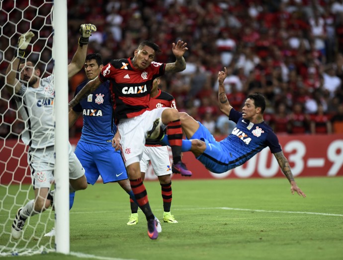 Fla evolui na bola aérea e vai da última colocação para a primeira em um ano