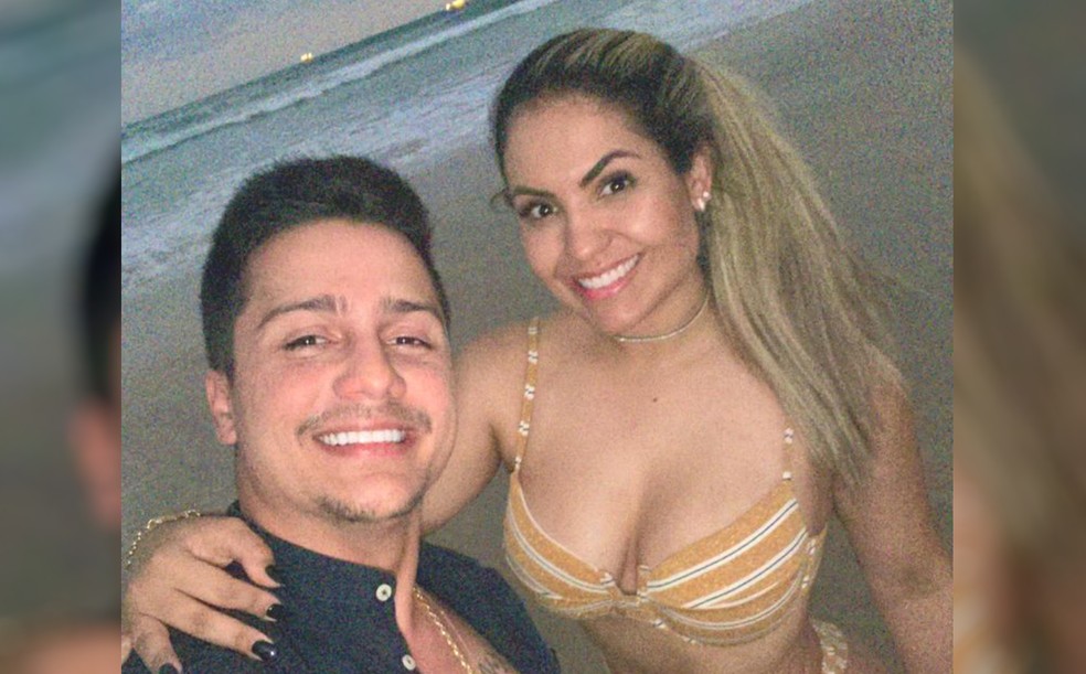Kamilla Malaquias e Pedro Siqueira em viagem; mulher denunciou agressões do ex em Goiânia, Goiás — Foto: Kamilla Malaquias/Arquivo pessoal