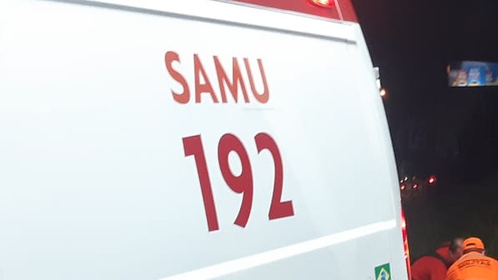 O SAMU foi chamado, mas não conseguiu reanimar a mulher, que morreu no local. — Foto: Sérgio Henrique Santos/Inter TV Cabugi