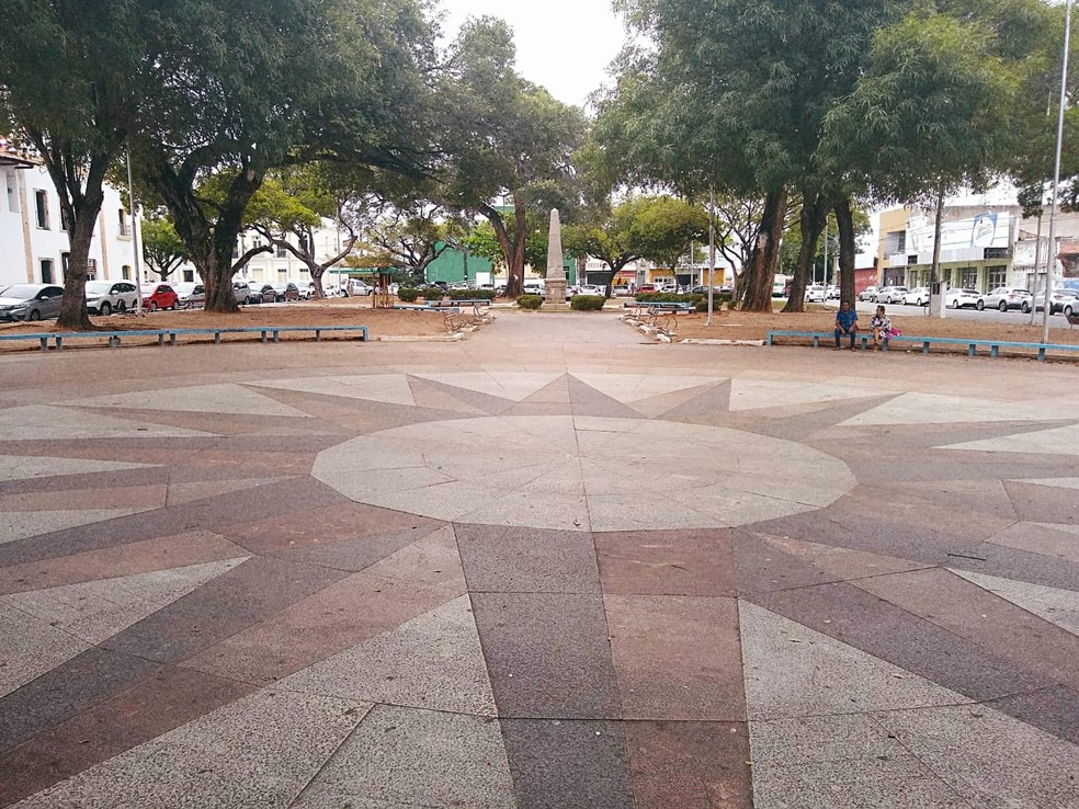 Praça André de Albuquerque seria o ponto final do calçadão — Foto: Igor Jácome/G1