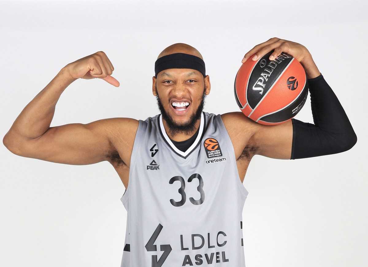 Ex-jogador de basquete da NBA Adreian Payne morre baleado aos 31 anos -  Quem