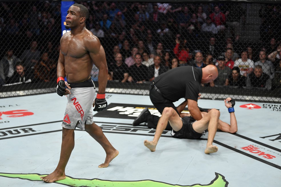 Geoff Neal se afasta apÃ³s nocautear Niko Price no segundo round â?? Foto: Jeff Bottari/Getty Images