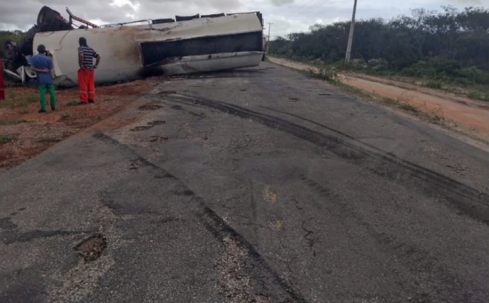 Acidente aconteceu em Guamaré, na Costa Branca potiguar — Foto: Reprodução/Inter TV Cabugi