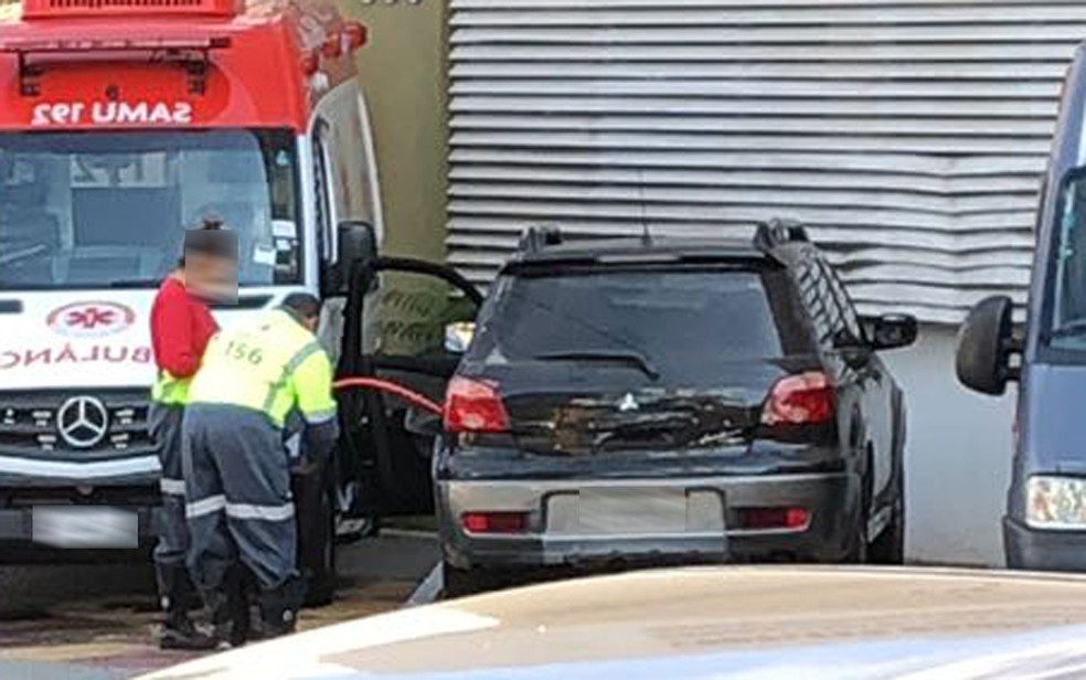 Funcionários usaram carro da prefeitura de São caetano do Sul para transportar gasolina e abastecer carros de colegas (Foto: Reprodução/Redes sociais)