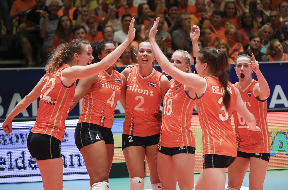 Holandesas comemoram vitória no terceiro set contra o Brasil (Foto: Divulgação/FIVB)