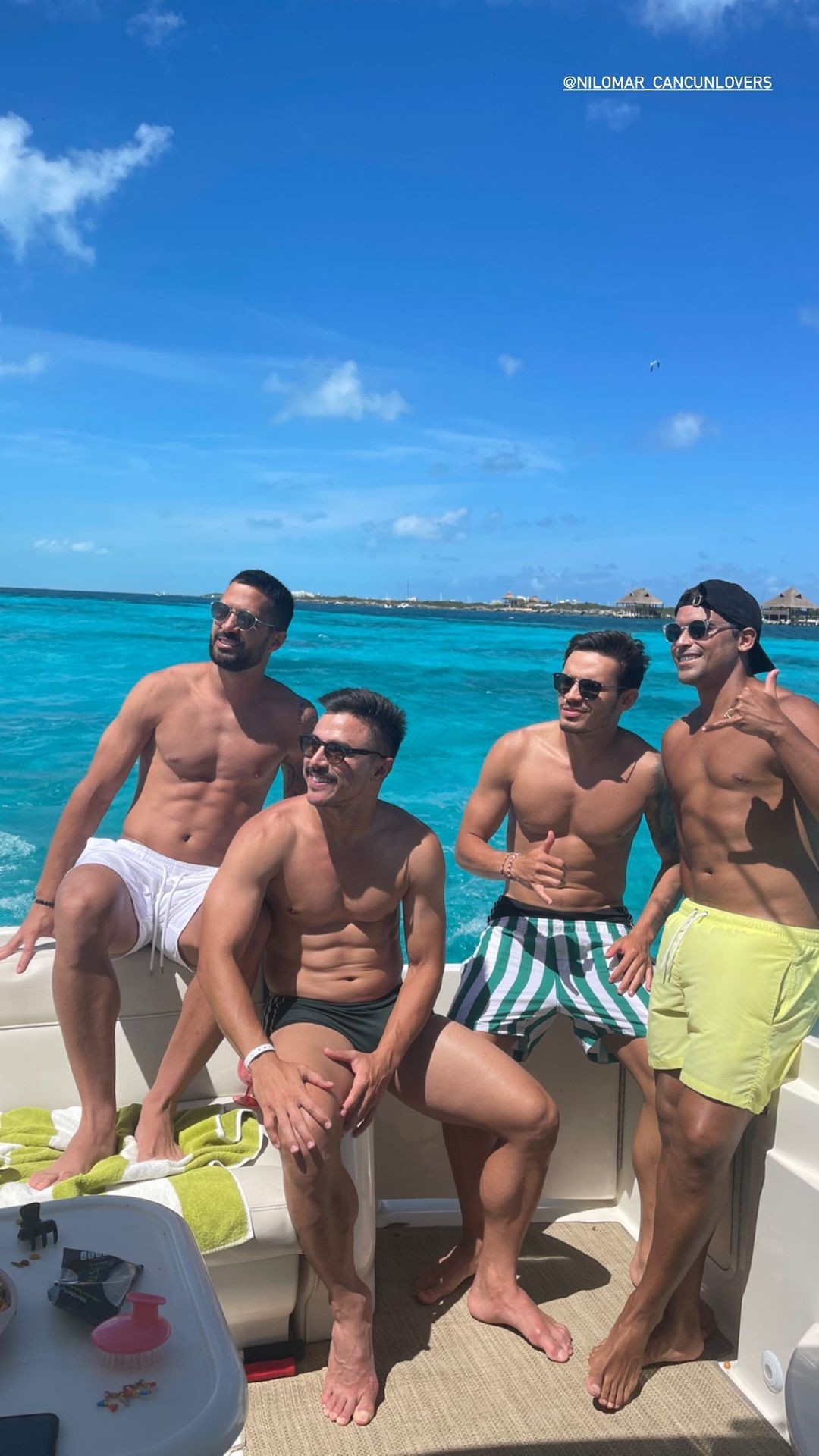 Raphael Veiga curte Cancún, no México, com Bruna Santana e amigos (Foto: Reprodução/Instagram)