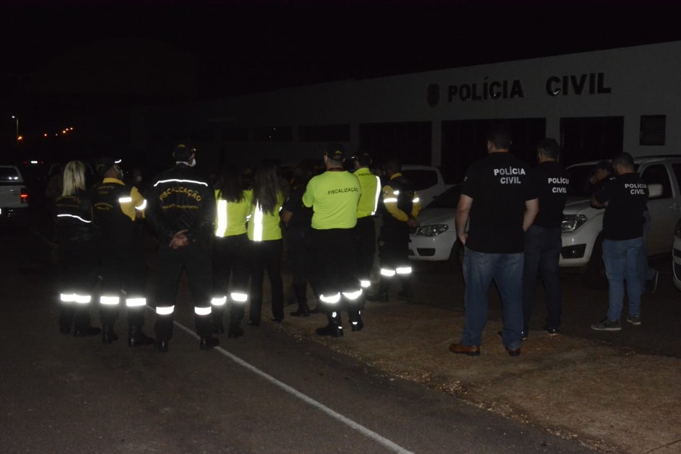 Operação terminou com 15 multas e oito carros apreendidos — Foto: Dennis Tavares/Governo do Tocantins