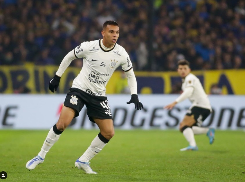 O atacante Giovane, do Corinthians, contra o Boca Juniors, na Bombonera (Foto: Reprodução/Instagram )