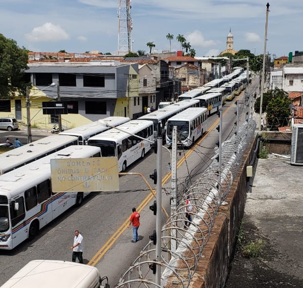 Ônibus parados em protesto contra reforma da previdência, em Natal — Foto: Cedida