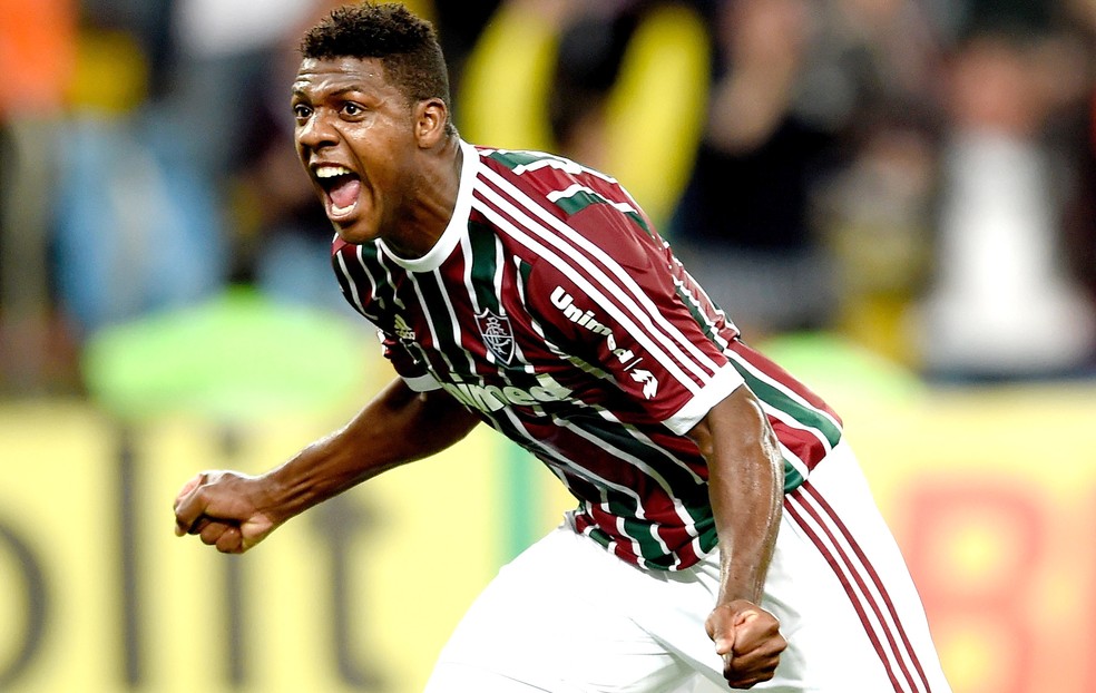 Elivelton comemora gol pelo Fluminense (Foto: Getty Images)