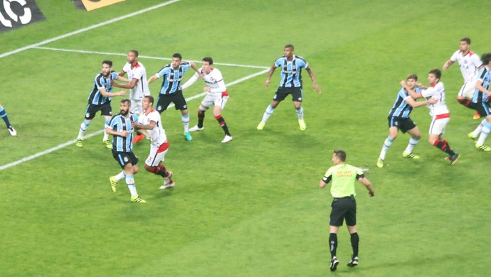 bola aérea Grêmio Renato marcação individual (Foto: Eduardo Moura/GloboEsporte.com)