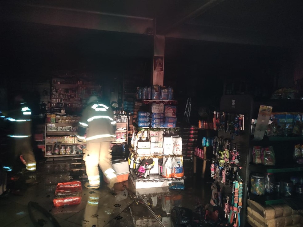 Curto-circuito causa incêndio em pet shop em Rio Branco e bombeiros são acionados — Foto: Arquivo/Corpo de Bombeiros