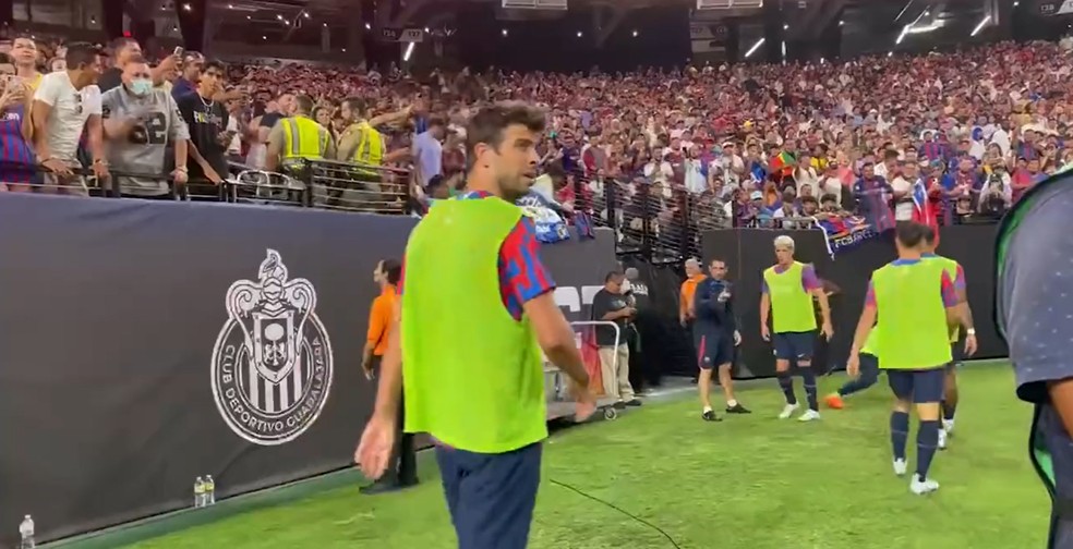 Gerard Piqué no jogo do Barcelona — Foto: Reprodução/Twitter