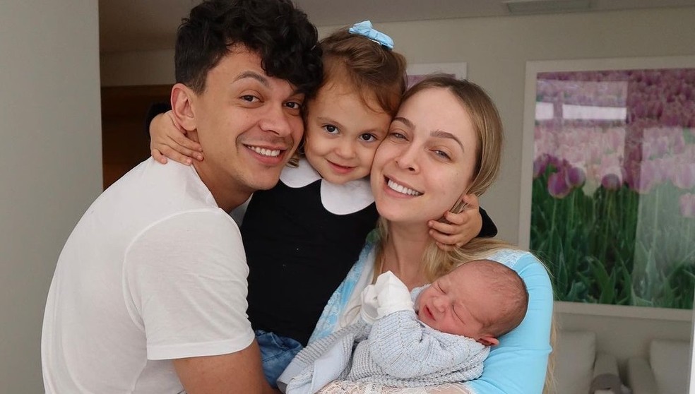 Julio Cocielo, Beatriz, Tata Estaniecki e Caio — Foto: Reprodução/Instagram