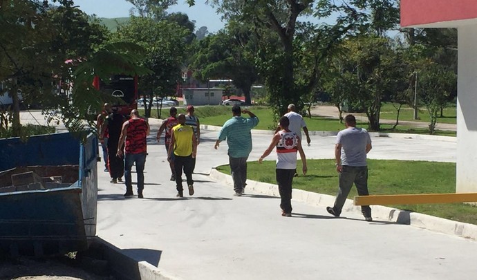 Membros de organizadas do Fla entram no Ninho sem autorização