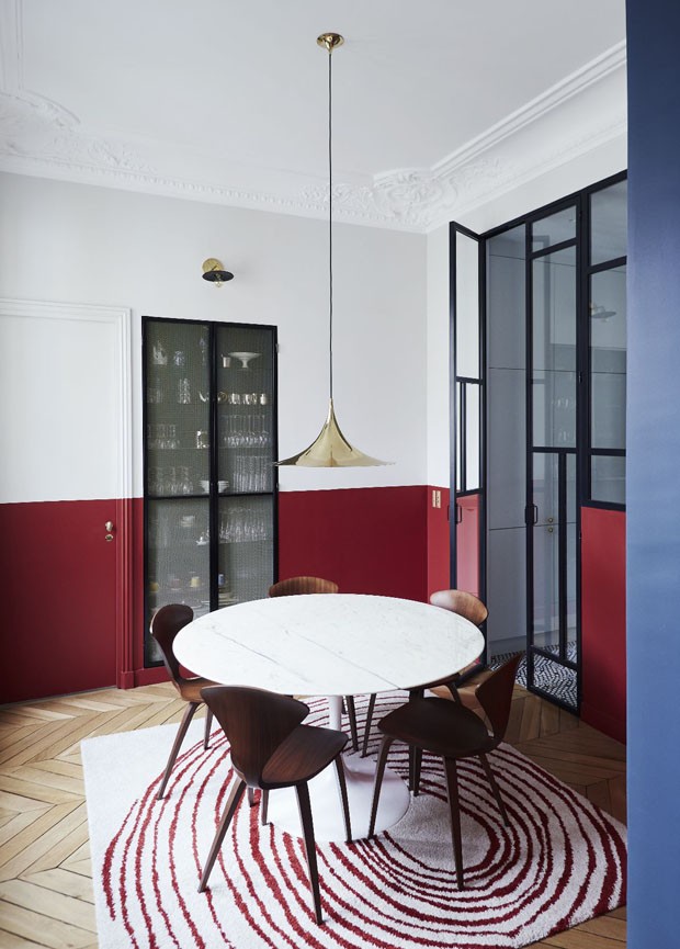 Décor do dia: sala de jantar com parede bicolor ousada (Foto: Robin Petillault)