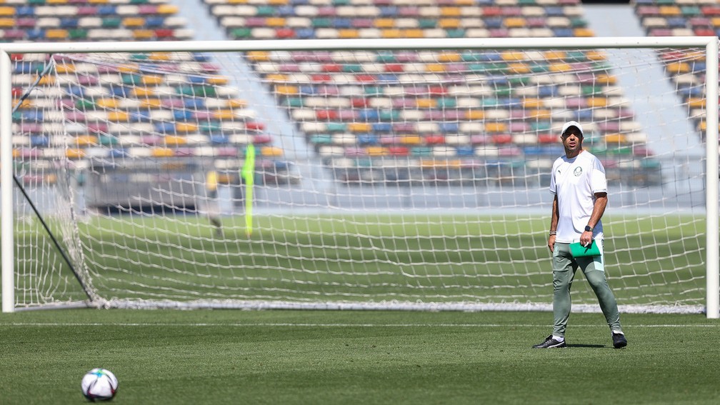 Abel Ferreira durante treino do Palmeiras, em Abu Dhabi — Foto: Fabio Menotti