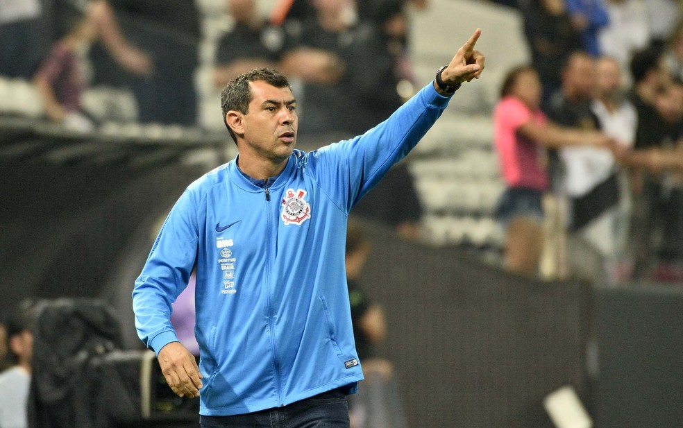 Fábio Carille, técnico do Corinthians, durante a partida contra o Deportivo Lara — Foto: Marcos Ribolli