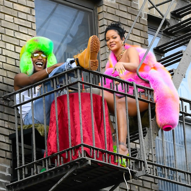 NEW YORK, NY - JULY 11:  Rihanna (R) and A$AP Rocky are seen filming a music video in the Bronx on July 11, 2021 in New York City.  (Photo by Raymond Hall/GC Images) (Foto: GC Images)