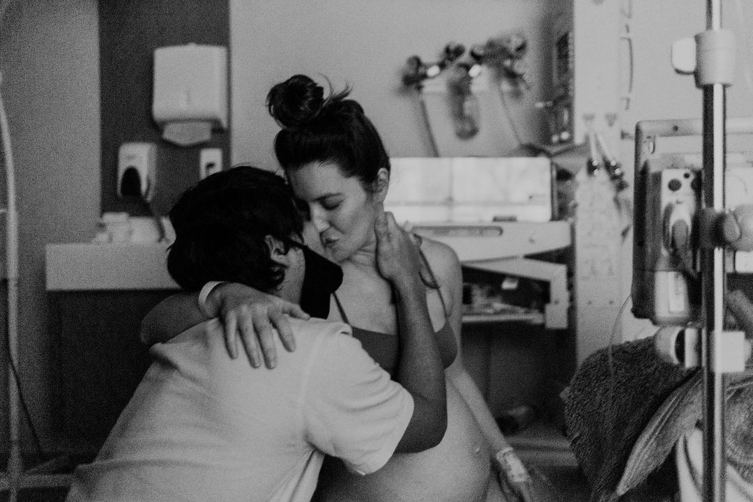 Nathalia Dill mostra parto de Eva (Foto: Reprodução/Instagram/Valeria Vieira)
