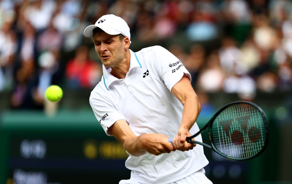 Hurkacz contra Federer em Wimbledon — Foto: Julian Finney / Getty Images