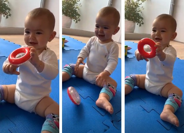 Zoe se diverte com brinquedo de plástico (Foto: Reprodução Instagram)