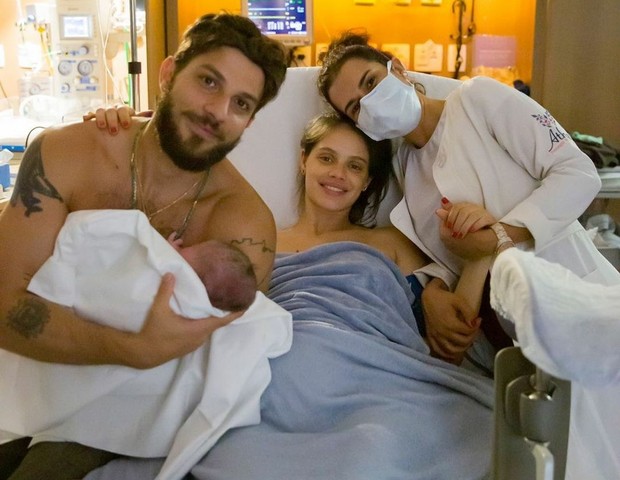 Laura Neiva relembra parto de segundo filho com Chay Suede (Foto: Reprodução/Instagram)